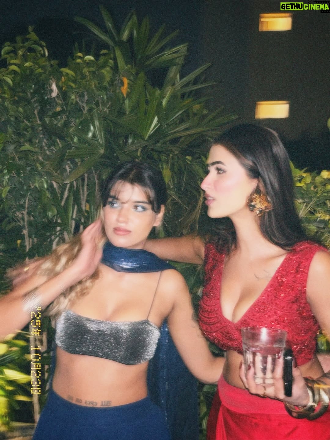 Aditi Prasad - 115.9K Likes - All My Patakaass 🧨
Wearing- @essrubypunitadua ❣️