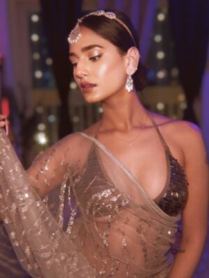 Aditi Prasad Instagram - Golden lights, soft glow, and a heart full of festive feels ✨🪔
Here comes my favourite time of the year 🌙💛
.
.
.
#prasadaditi06 #Diwali2025 #FestiveGlam #DesiGlow #IndianInfluencer #LuxuryVibes #EthnicElegance #DesiQueen #FestiveMoodOn #MakeupDose #DiwaliMakeup #GlamVibes #IndianBeautyBlogger #OOTDIndia #FestiveLook #DesiStyle #GlowLikeADiya #LuxuryAesthetic #SareeGoals #FashionReel #BeautyReel #InstaGlam #IndianFashionInfluencer #GlamUpSeason #FestivalOfLights #ReelItFeelIt #GlamDiwali #SoftGlam #IndianModel #goldenhourglow
