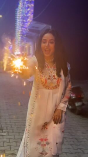 Aditi Rawat Instagram - Last post 🙈
#Diwali2025