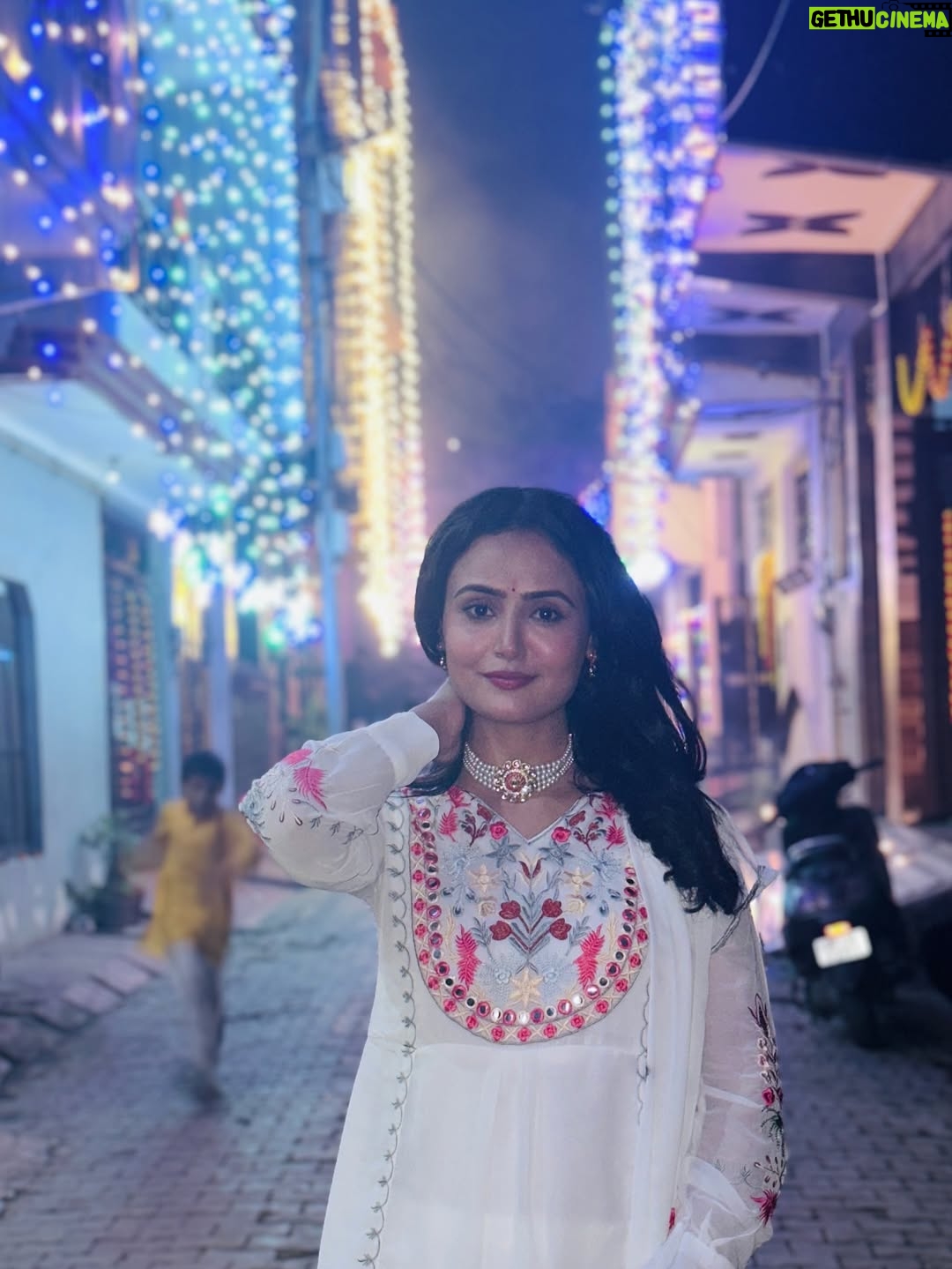 Aditi Rawat - 1.1K Likes - Diwali vibes 🪔✨