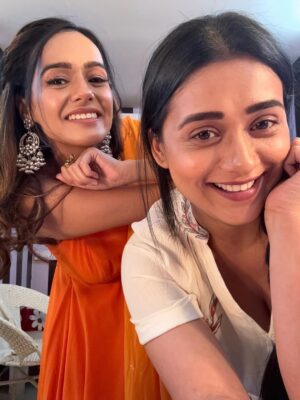 Aditi Sanwal Instagram - When Kajal from ‘Binddii’ met Mitali from ‘kyunki saas bhi kabhi bahu thi’

#binddii #kyunkisaasbhikabhibahuthi2 #kajal #mitali #friends #instagram #fyp