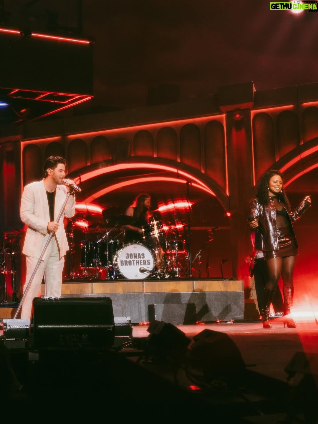 Adrienne Warren - 8.7K Likes - Christmas came a little early…
Thank you for having me, @jonasbrothers .