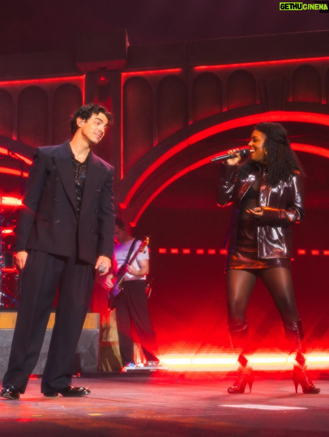 Adrienne Warren - 8.7K Likes - Christmas came a little early…
Thank you for having me, @jonasbrothers .