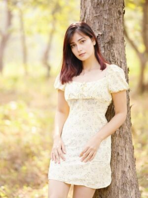 Advika Sharma Instagram - Where flowers bloom so does hope.🪻
📸 @shubhammane_portraits
.
#advikasharma #photography #cute #mumbai #bestlocation