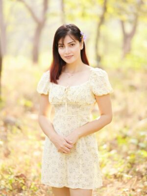 Advika Sharma Instagram - Where flowers bloom so does hope.🪻
📸 @shubhammane_portraits
.
#advikasharma #photography #cute #mumbai #bestlocation