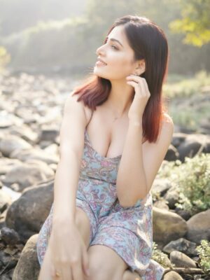 Advika Sharma Instagram - “Life is what we make it, always has been, always will be.”
.
#advikasharma #viral #trending #hot #sexy