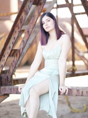 Advika Sharma Instagram - 🧚🏻☘️
.
.
#advikasharma #photography #viral #classy #beach