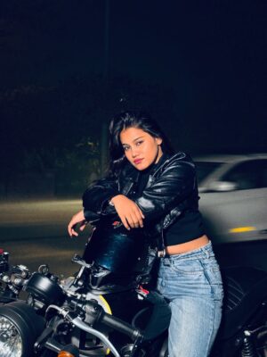 Afsana Instagram - Chalani ni aati Isliye style maar diya 😎

#explore #rider #photooftheday #instagram