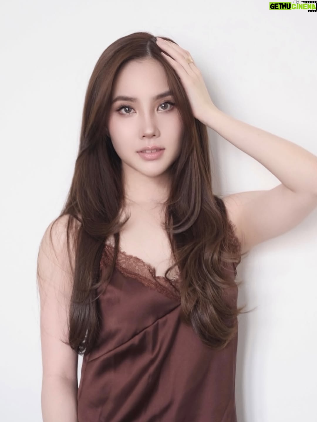Agatha Chelsea - 115.8K Likes - a tad bit shorter ;)