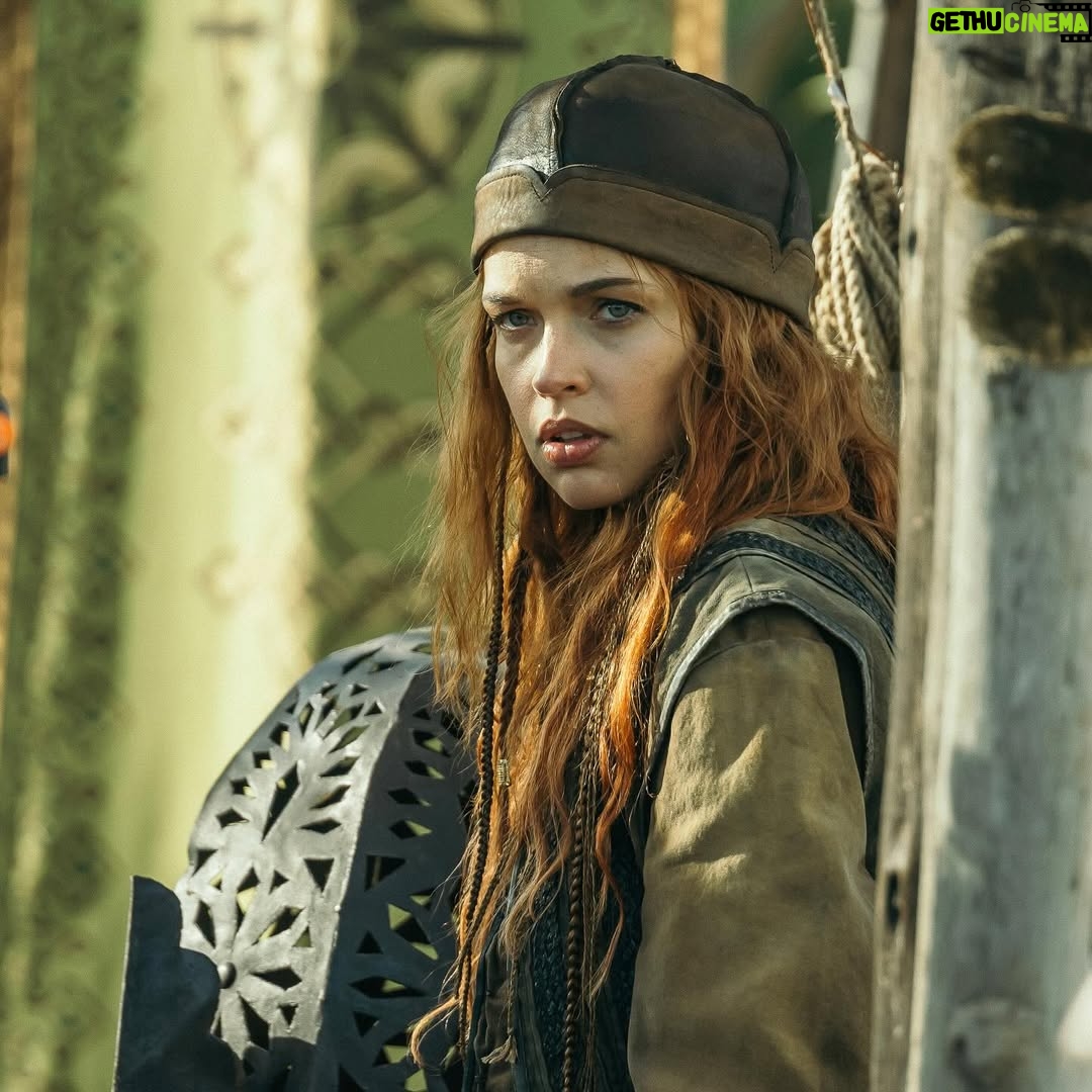 Aggy K. Adams - 2.2K Likes - Suuurprise ! Special Rats movie also dropped on Netflix, enjoy 💋🐀💋 (it’s in The Witcher Collection)

So much gratitude @laurenhissrich @sophiehollandcasts @saracdshort and everyone involved, thank you 🙏🏼

#therats ⚔️🐀
