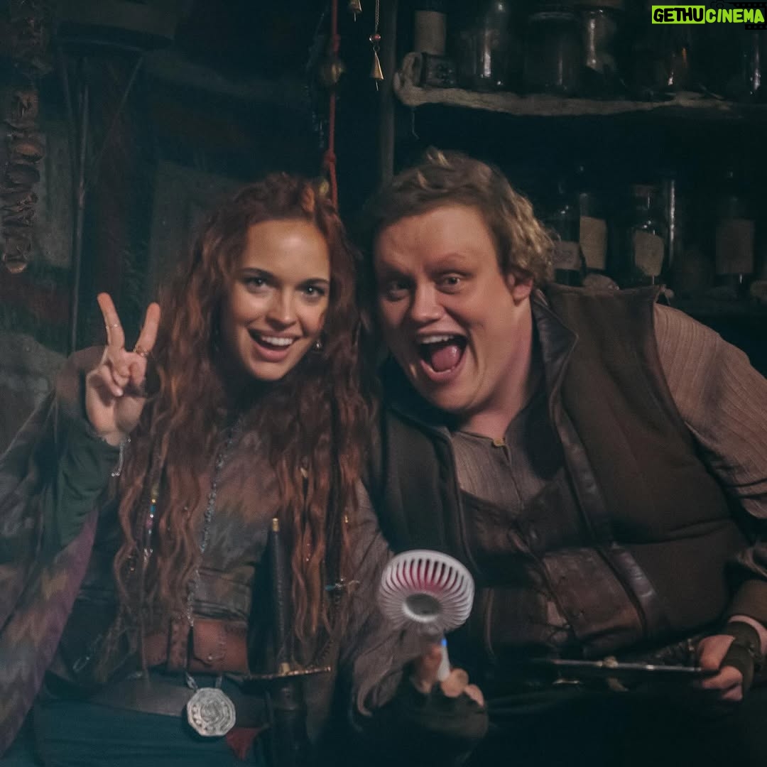 Aggy K. Adams - 2.2K Likes - Suuurprise ! Special Rats movie also dropped on Netflix, enjoy 💋🐀💋 (it’s in The Witcher Collection)

So much gratitude @laurenhissrich @sophiehollandcasts @saracdshort and everyone involved, thank you 🙏🏼

#therats ⚔️🐀