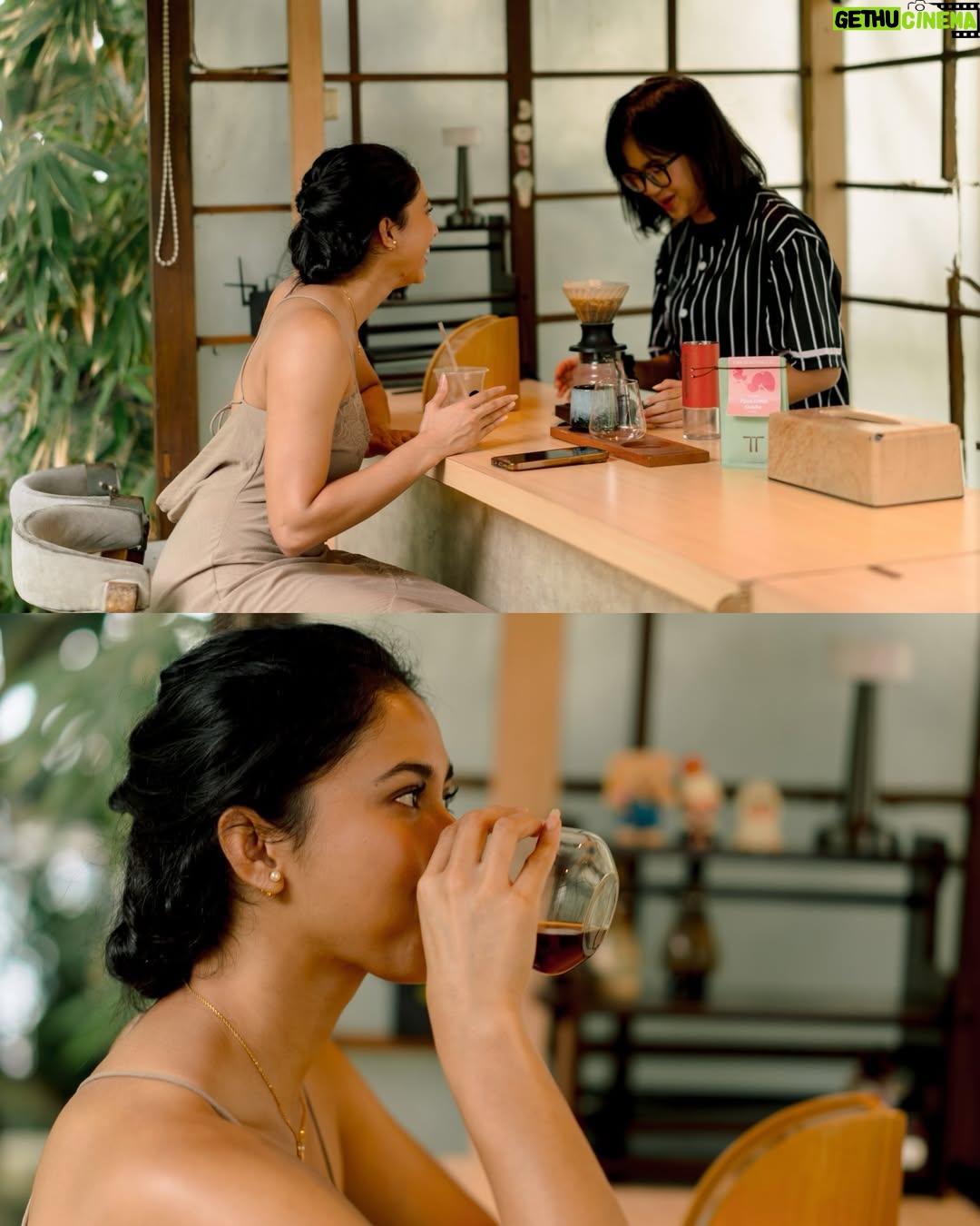 Aghniny Haque - 39.1K Likes - Awal Januari dibuka dengan tamu yang manis ✨

Terima kasih Kak @aghninyhaque sudah mampir dan ngopi di Kopi Susu Bu Lurah.
Semoga awal tahun ini penuh hal baik dan perjalanan ke depannya selalu lancar.
Dan selamat atas rilis film terbarunya “Penerbangan Terakhir” @filmpenerbanganterakhir — semoga terbang tinggi dan sampai ke banyak hati 🤍✈️

#kopisusubulurah #kopisusunyamandilambung