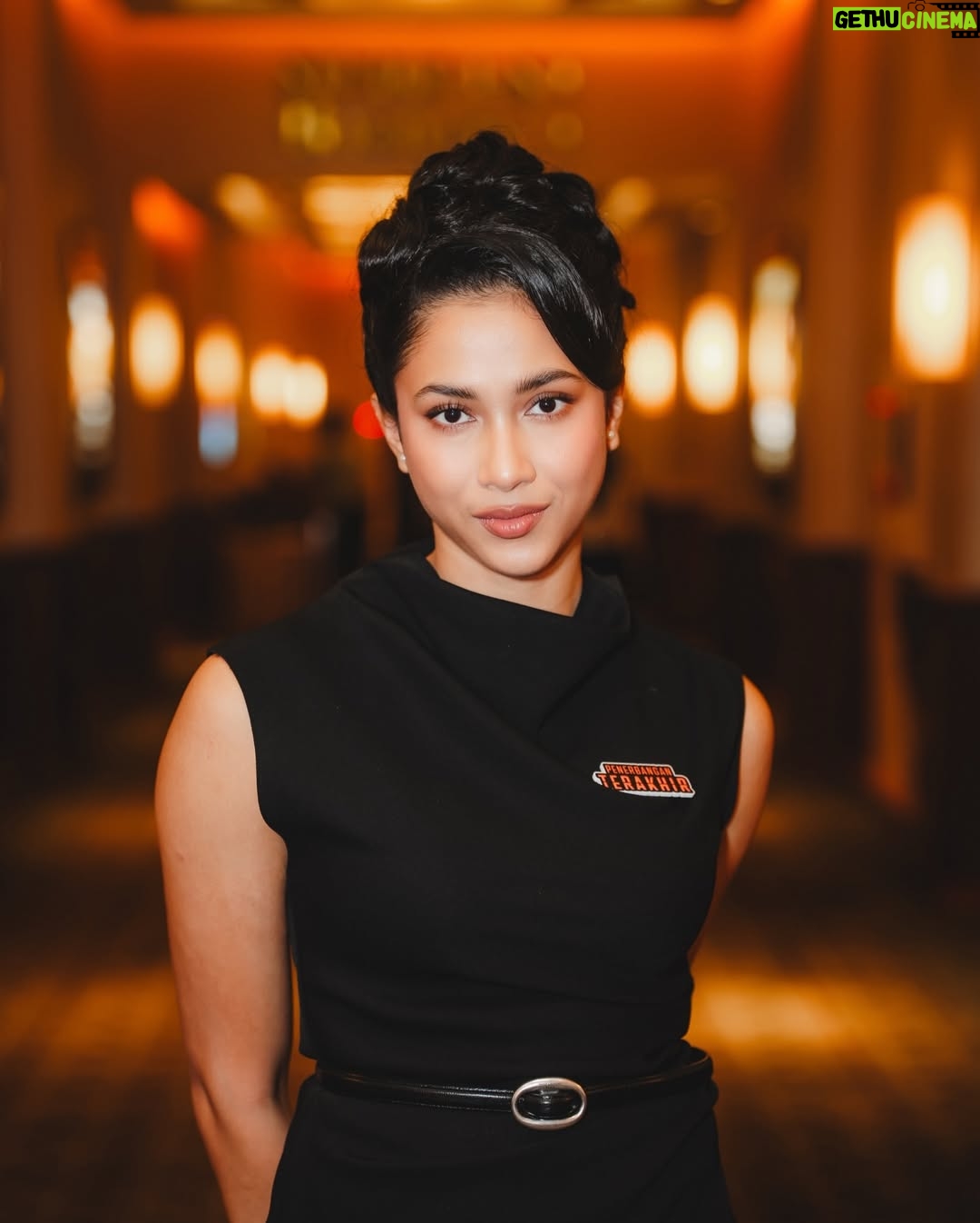 Aghniny Haque - 10.1K Likes - One step closer to the story we’ve been holding onto.
Penerbangan Terakhir trailer press conference day ✈️

Make up by @beautybyyusti and hair @irmanabillah_  thank you for the glow! ✨

📸 : @yestianovira @armanfebryan