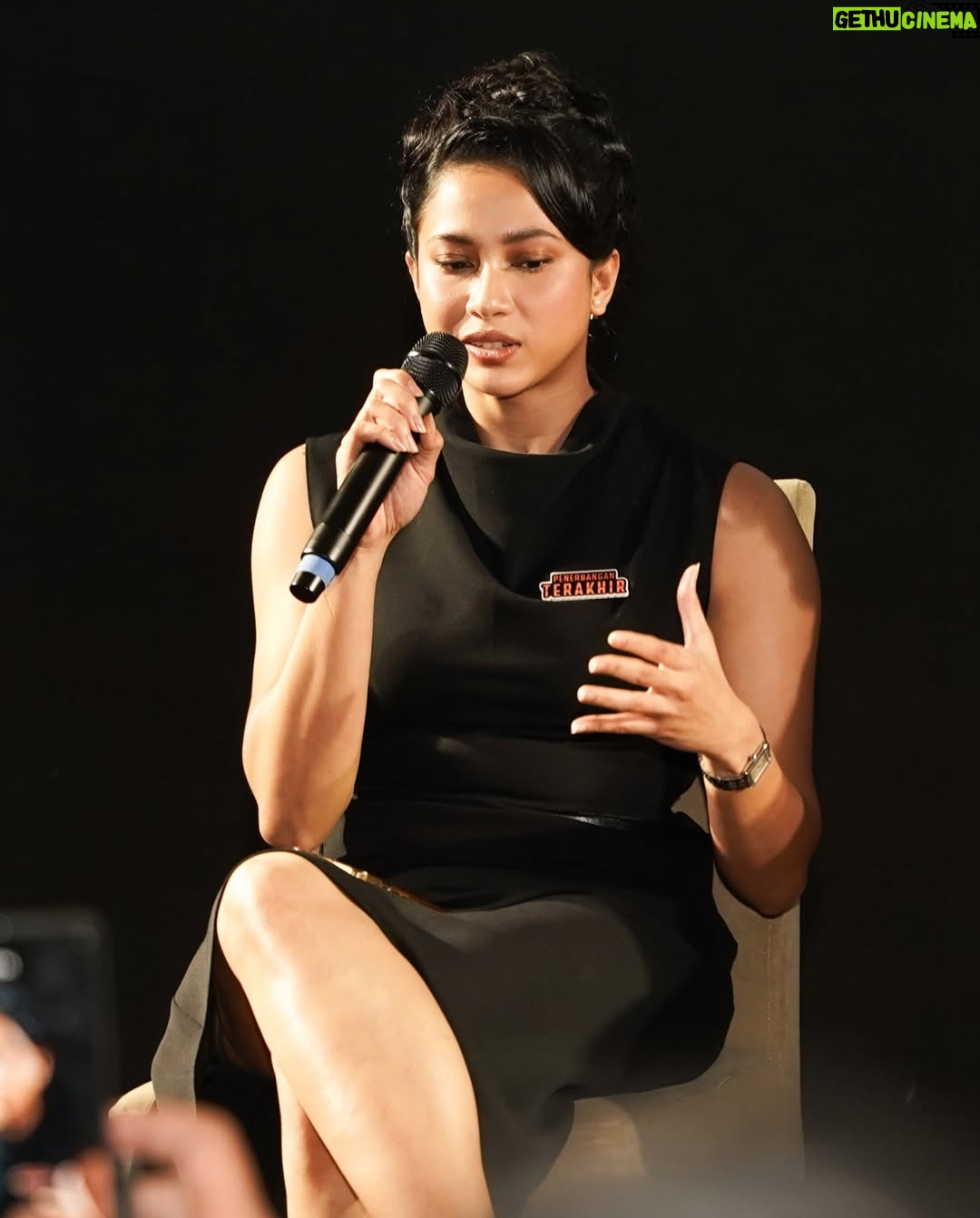 Aghniny Haque - 10.1K Likes - One step closer to the story we’ve been holding onto.
Penerbangan Terakhir trailer press conference day ✈️

Make up by @beautybyyusti and hair @irmanabillah_  thank you for the glow! ✨

📸 : @yestianovira @armanfebryan