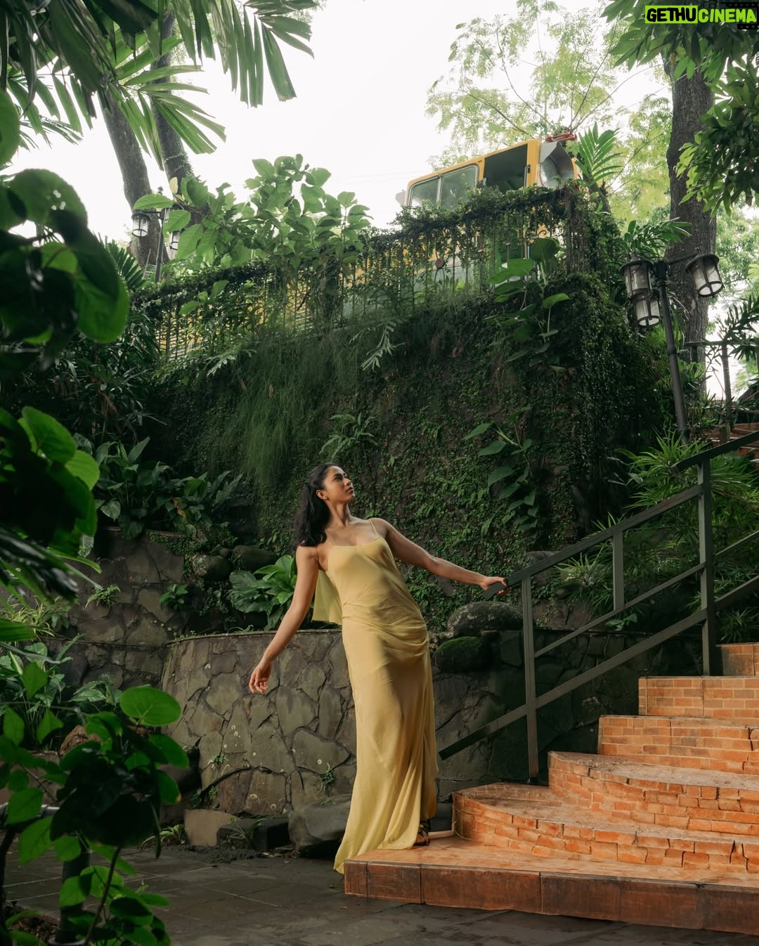 Aghniny Haque - 25.2K Likes - Seneng banget tiap pulang Semarang dapet foto bagus hehe @ciripet 💛✨