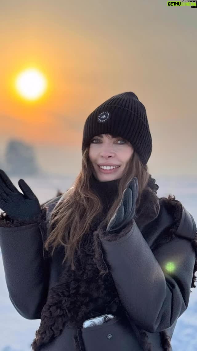 Agnieszka Dygant - 2.8K Likes - Nic wielkiego. Kilka fotek z wczorajszego spaceru. 
Piękna ta zimora jak nie wiem ! 
… dawno takiej widziałam na Mazowszu . Piękna i dzielę się z Wami bo zachwyca.
PS. Wyślijcie mi jakąś Waszą zimę.