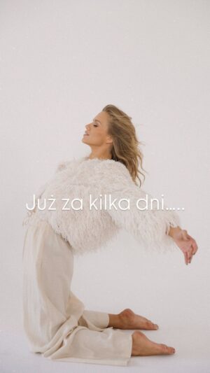 Agnieszka Kaczorowska Instagram - Już za kilka dni… 🤫🤫🤫
Z potrzeby opowiedzenia historii, które pulsują rytmem życia,
a jednocześnie poruszają i wpływają na wyobraźnię oraz kołyszą zmysły.
Dla każdej kobiety, która chce żyć, tańcząc swoją opowieść. Z odwagą. Z pasją. Na własnych zasadach.
Jak myślicie… co to będzie ? 😌
#staytuned