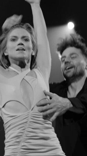 Agnieszka Kaczorowska Instagram - Dziś wieczorem, we włoskim odcinku @tanieczgwiazdami , zatańczymy taniec współczesny… To będzie historia o pasji i marzeniach w oparciu o to co w sercu @marcin_rogacewicz 🥹
Do zobaczenia w @polsatofficial od 19.55 💃🕺
Jeśli Wam się spodoba to co przygotowaliśmy, to wiecie co robić, abyśmy mogli tańczyć dalej… 😉
#paranumer7
#wiórylecą 🔥
7️⃣7️⃣7️⃣