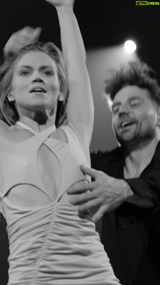 Agnieszka Kaczorowska - 12.4K Likes - Dziś wieczorem, we włoskim odcinku @tanieczgwiazdami , zatańczymy taniec współczesny… To będzie historia o pasji i marzeniach w oparciu o to co w sercu @marcin_rogacewicz 🥹

Do zobaczenia w @polsatofficial od 19.55 💃🕺

Jeśli Wam się spodoba to co przygotowaliśmy, to wiecie co robić, abyśmy mogli tańczyć dalej… 😉
#paranumer7 
#wiórylecą 🔥

7️⃣7️⃣7️⃣