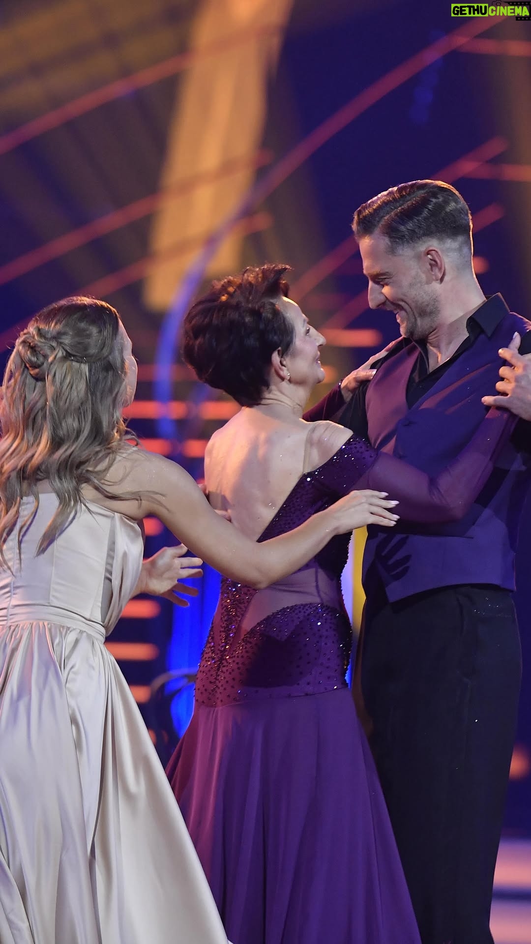 Agnieszka Kaczorowska - 17.4K Likes - Pora na walca wiedeńskiego w wykonaniu Marcina, mamy Ewy oraz Agnieszki. Coś pięknego 😍 Jury przyznało im 37 punktów. #tanieczgwiazdami