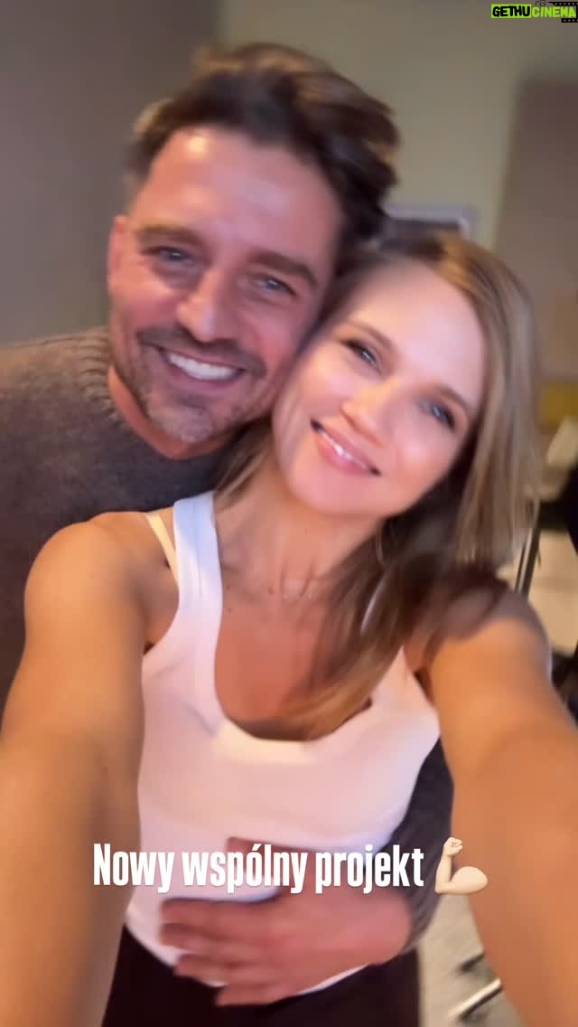 Agnieszka Kaczorowska - 7.1K Likes - Ale przygoda! 😌 Pierwszy raz w życiu zagraliśmy w audioserialu. To było duże wyzwanie… nie dość że pierwszy raz tylko głosem, to jeszcze od razu gwarą góralską.🫣 W najnowszej superprodukcji @audioteka pod tytułem „Zbój” wcielamy się w Janosika i Marynę.😌
Premiera na początku przyszłego roku.✊🏻

Obsada: Danuta Stenka, @otarsaralidze_official , Krystian Modzelewski, Krzysztof Szczepaniak, @konraddarocha 🙌🏻 

@audioteka dziękujemy za zaproszenie do tego projektu i za możliwość pracy z najlepszymi.🙏 Za Waszą życzliwość, pomoc i świetną energię! 💪🏻

Do zobaczenia! ❤️

#wiórylecą 🔥
#audioteka #superprodukcja #audioserial #zbój @studiopraga