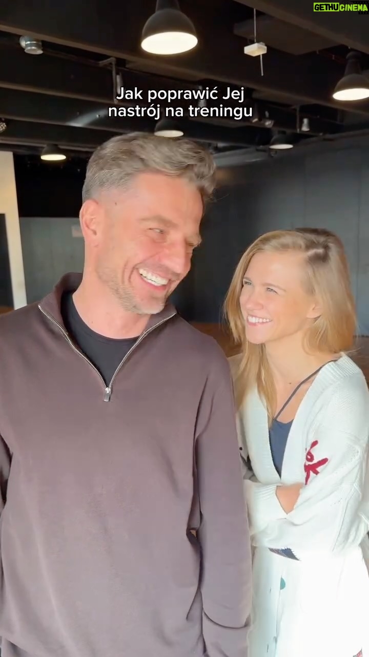 Agnieszka Kaczorowska - 25.9K Likes - Marcin dobrze wie, jak poprawić Adze humor 😍 Ten duet rozumie się bez słów! 🙌❤️