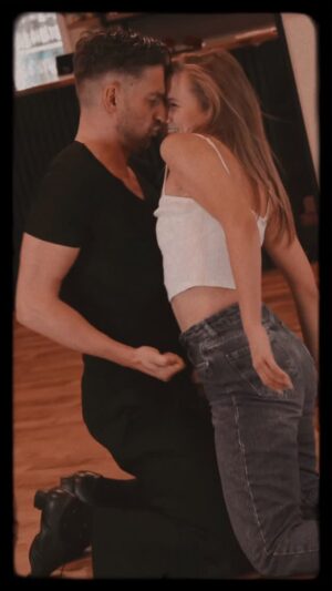 Agnieszka Kaczorowska Instagram - Gdy inspiracja Dirty Dancing wjedzie za grubo 🤣🤣🤣
#zprzymrużeniemoka
#paranumer7 #wiórylecą 🔥🔥🔥