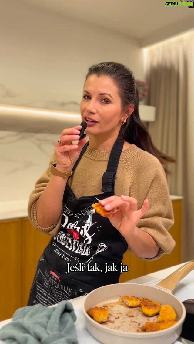 Agnieszka Sienkiewicz - 2.4K Likes - [reklama] Wiadomo, przepis przepisem, ale najważniejsza jest jakość składników! 🙈
Mięsną Paczkę możecie zamówić przez Internet, a kurier dostarczy ją przed Wasze drzwi. 
Mają szeroką ofertę i macie naprawdę pewność co
do jakości tego mięsa, a wszystkie wyroby są bez tych wszystkich E!
Przekładacie wszystko do zamrażarki i gotowe.

A ja tym razem postawiłam na nuggetsy w panierce premium 🤪

Płatki kukurydziane mielimy i dodajemy do nich parmezan, serio, to mój sekrety składnik.
Eco Indyka pieprzymy i solimy, obtaczamy w jajku i panierce i na patelnię, prosto na masełko
Koniecznie spróbujcie ! 

A z moim kodem AGNIESZKA10 macie zniżkę na pierwszą Paczkę! 

@miesnapaczka.pl
[współpraca reklamowa]
