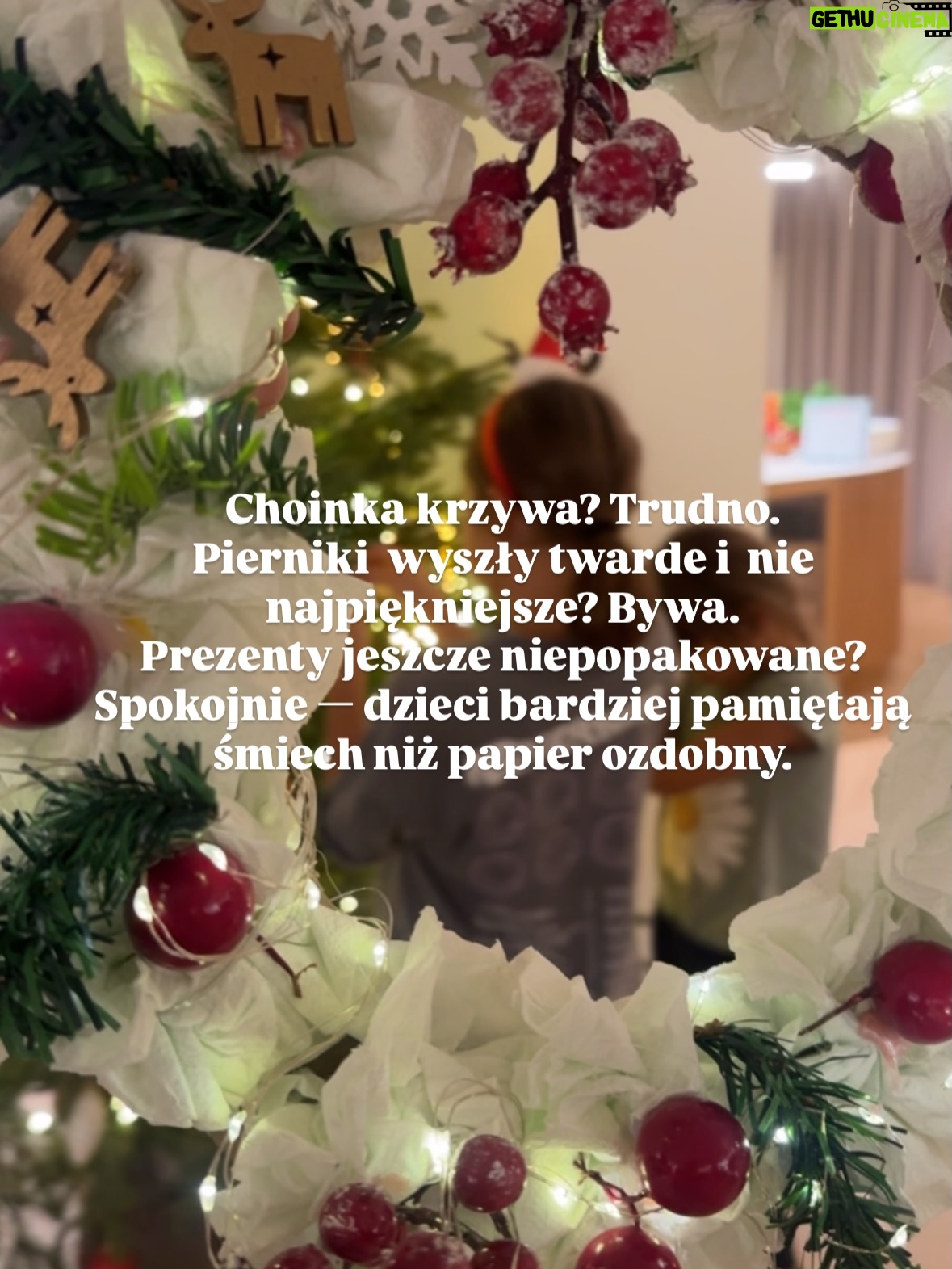 Agnieszka Sienkiewicz - 1.6K Likes - A jak u was tym przedświątecznym pędem i presją? 
Polecam wrzucić na luz i odpuścić sobie bycie idealną “panią domu” :-) 

Żebyście za dwa tygodnie na święta cieszyły się ze spotkań z bliskimi, a nie były wykończone sprzątaniem i gotowanie i jeszcze spłukane 🤪🤪🤪