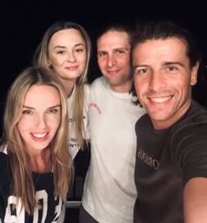 Agnieszka Włodarczyk Instagram - Przyjaciele to największe wsparcie. Dziękuję, że jesteście i dodajecie nam energii przed zawodami.
Milan cieszy się, że ma obok siebie Bruno.
Razem jest im zdecydowanie raźniej😉