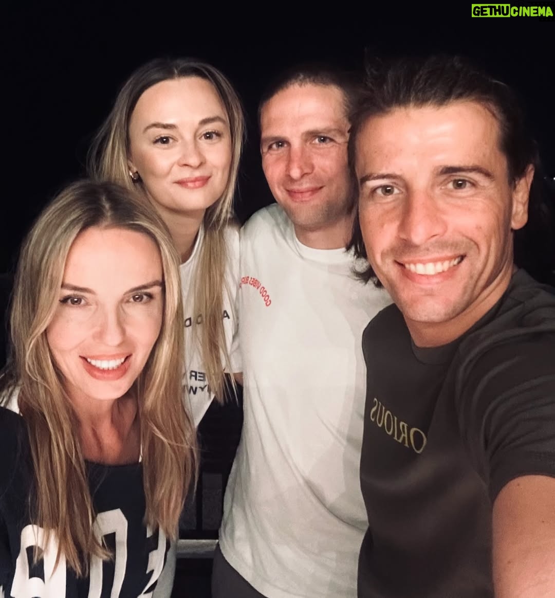 Agnieszka Włodarczyk - 4.4K Likes - Przyjaciele to największe wsparcie. Dziękuję, że jesteście i dodajecie nam energii przed zawodami. 
Milan cieszy się, że ma obok siebie Bruno.
Razem jest im zdecydowanie raźniej😉