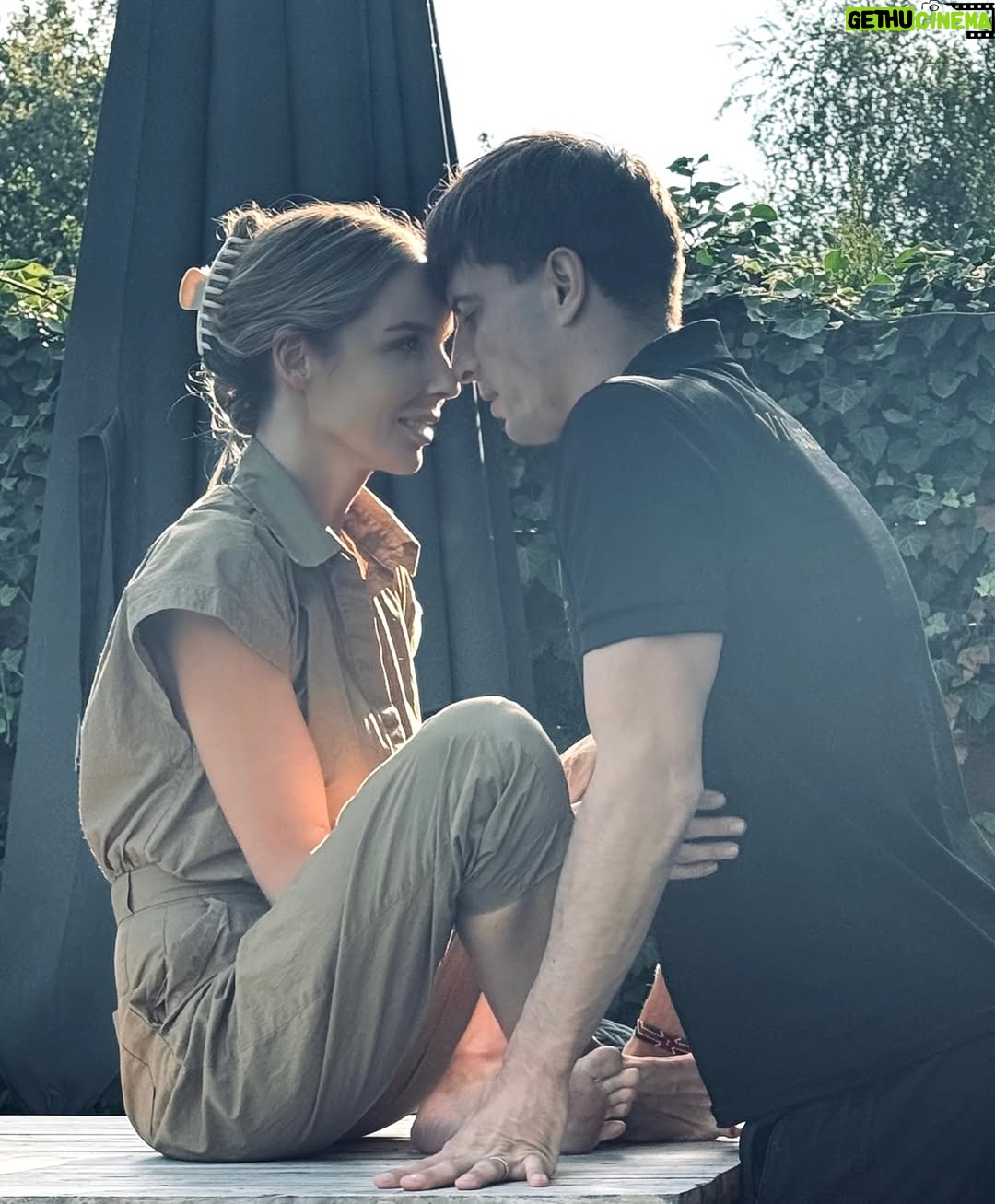 Agnieszka Włodarczyk - 10.3K Likes - Lata lecą, ale ogień ten sam😈
Nasza pierwsza fota zrobiona przez Milanka❤️

#miłość #spojrzenie #małżeństwo #dwaognie #rebel #markawłasna