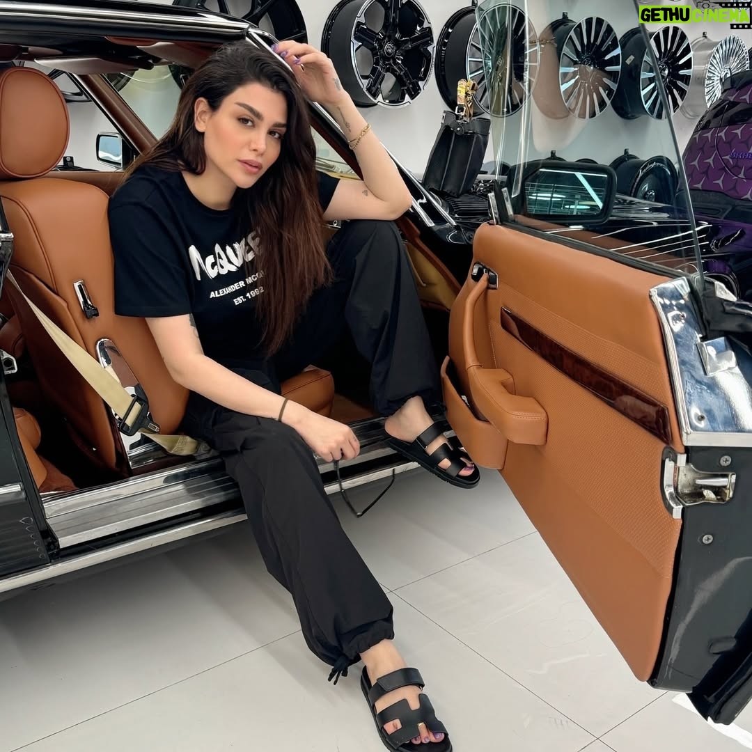 Ahllam - 101.3K Likes - كيا مثلِ من از ماشيناىِ كلاسيك خوششون مياد ؟؟؟ 
اين زير برام كامنت كنين و اسم و مدلشم بگين♥️