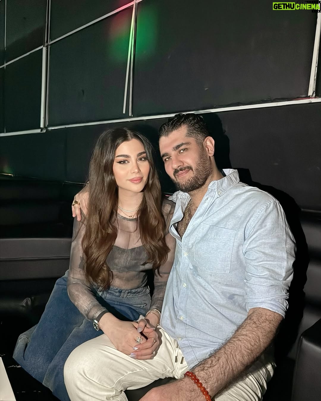 Ahllam - 135.4K Likes - Your are my soul beniiii….👩🏻‍❤️‍💋‍👨🏻
#brother #برادر #بنيامين