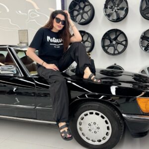 Ahllam Instagram - كيا مثلِ من از ماشيناىِ كلاسيك خوششون مياد ؟؟؟ 
اين زير برام كامنت كنين و اسم و مدلشم بگين♥️