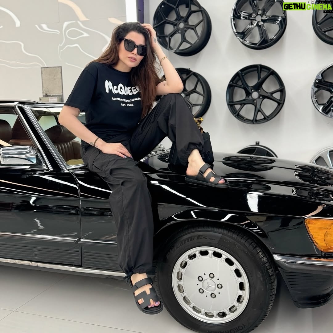 Ahllam - 101.3K Likes - كيا مثلِ من از ماشيناىِ كلاسيك خوششون مياد ؟؟؟ 
اين زير برام كامنت كنين و اسم و مدلشم بگين♥️