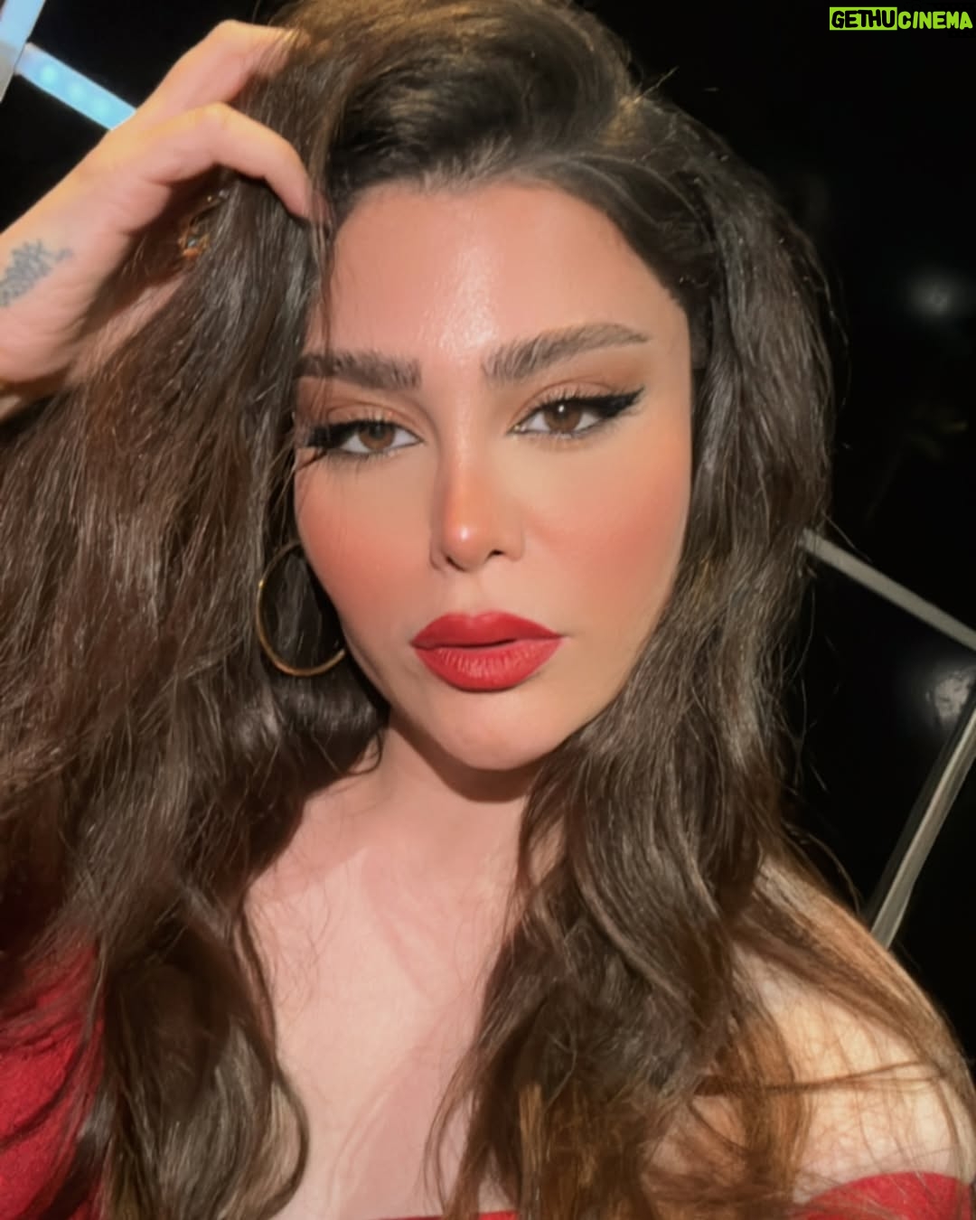 Ahllam - 92.9K Likes - سلااااام سلاااام ، حالتون چطوره ، تو كامنتا بگين از كدوم شهريد و هوا تو شهرتون چطوره ؟؟ 
پ ن : لباسِ خوشگلم از طرحايه زيبايه نفيسه جانم هستش ميخواين سفارش بدين به پيجش دايركت بدين @nafinik_ 
Makeup & hair by : @nafise_nik_