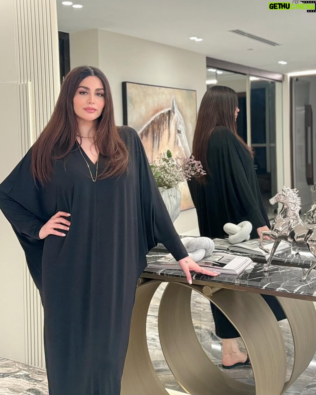 Ahllam - 135.1K Likes - سلام به همگى ، عزيزايه دلِ احلام ، به نظرتون كارِ جديد شادِ يا احساسى ؟