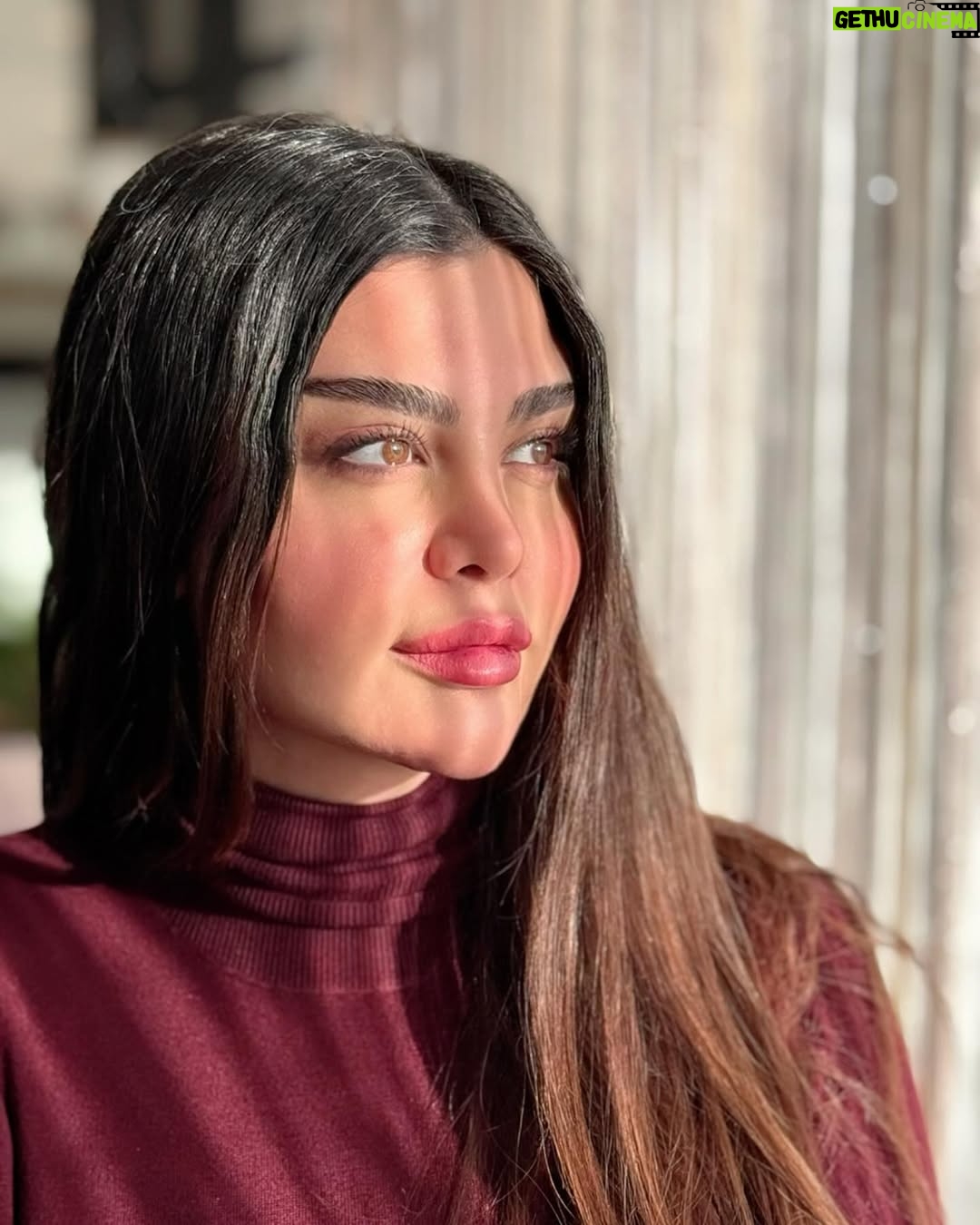 Ahllam - 93.5K Likes - سلام از روسيه ، موسكوىِ سررررد
جاتون كلى خالى چند ساعت ديگه ميريم واسه اجرا و قرارِ كلى با هموطنام بتركونيم امشب 
راستى بچه ها اينجا خيلى حالو هواىِ كريسمس رو ميشه حس كرد همه جا پر از رنگاىِ قشنگه♥️
Style by my lovely : @nafinikk  @nafisehstyle