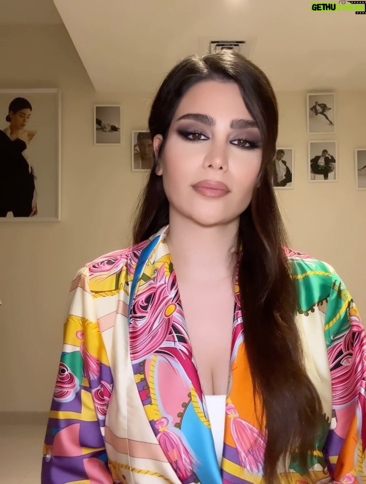 Ahllam - 131.3K Likes - سلاااام ، من اومدم با يه كار از اسطوريه بى تكرارِ زندگيم ، آقاىِ صدا ابى جانِ عزيزم…. 
سايشون بر سر موسيقىِ ايران 
مستدام♥️
@ebi
Piano 🎹: @soheil_charchi