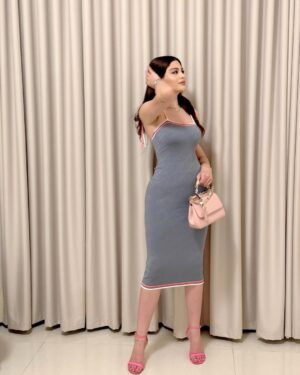 Ahllam Instagram - سلام عزيزايه من اميدوارم حالتون عالى باشه زودِ زود با يه كارى پاييزيه خيلى احساسى و زيبا مهمونِ خونه هاتون ميشم ، عاشقتونم و دلم براتون خيلى تنگ شده بود….
پ ن : هميشه قدرِ سلامتيتون رو بدونيد و خداوند رو اول از هر چيزى به خاطرِ نعمتِ بزرگِ سلامتى كه بهتون داده شكر كنيد🥰❤️🤲
#ياربي