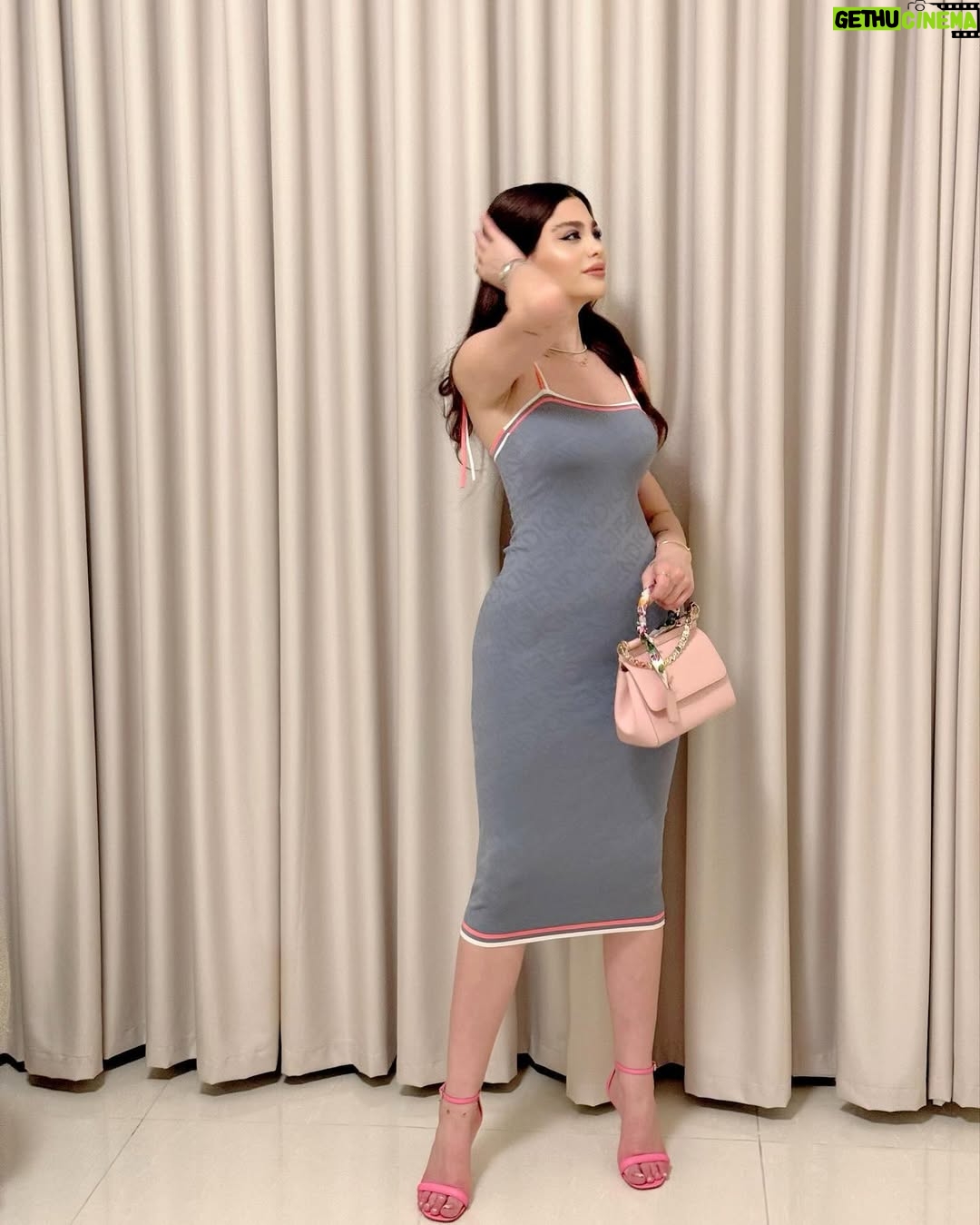 Ahllam - 125.6K Likes - سلام عزيزايه من اميدوارم حالتون عالى باشه زودِ زود با يه كارى پاييزيه خيلى احساسى و زيبا مهمونِ خونه هاتون ميشم ، عاشقتونم و دلم براتون خيلى تنگ شده بود….
پ ن : هميشه قدرِ سلامتيتون رو بدونيد و خداوند رو اول از هر چيزى به خاطرِ نعمتِ بزرگِ سلامتى كه بهتون داده شكر كنيد🥰❤️🤲
#ياربي