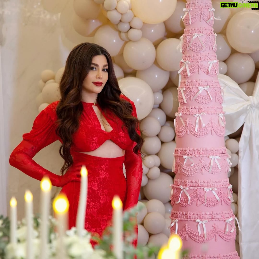 Ahllam - 191.3K Likes - Happy birthday my lovely sanam♥️🎂
@sanam_samipoor