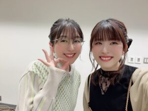 Ai Kayano Instagram - 舞菜香ちゃん
「ツインコーデにしたかったんです！👭」
とのこと❣️

可愛いやつめ…！！！笑

楽しい2日間だったなぁ〜
会場に来てくれた皆さまにも大感謝です🙏（茅）