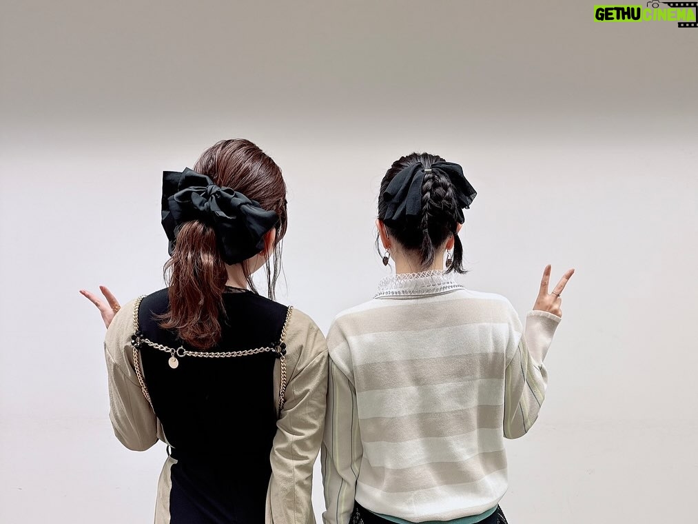 Ai Kayano - 9.9K Likes - 舞菜香ちゃん
「ツインコーデにしたかったんです！👭」
とのこと❣️

可愛いやつめ…！！！笑

楽しい2日間だったなぁ〜
会場に来てくれた皆さまにも大感謝です🙏（茅）