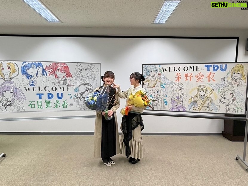 Ai Kayano - 9.9K Likes - 舞菜香ちゃん
「ツインコーデにしたかったんです！👭」
とのこと❣️

可愛いやつめ…！！！笑

楽しい2日間だったなぁ〜
会場に来てくれた皆さまにも大感謝です🙏（茅）