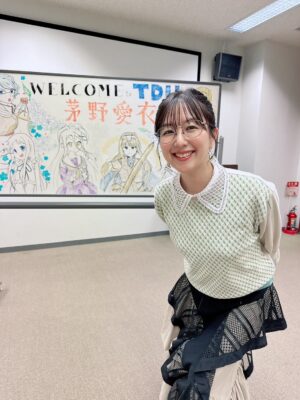 Ai Kayano Instagram - ありがとう鳩山祭🕊️
生徒さんのキラキラ笑顔が眩しかったな〜✨（茅）

すぺしゃるさんくす
司会のわっきー&ながーた🎤

ニット
@coq_kanakokajihara

スカート
@fumiku_tokyo

イヤリング
@abiste_official