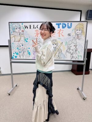 Ai Kayano Instagram - ありがとう鳩山祭🕊️
生徒さんのキラキラ笑顔が眩しかったな〜✨（茅）

すぺしゃるさんくす
司会のわっきー&ながーた🎤

ニット
@coq_kanakokajihara

スカート
@fumiku_tokyo

イヤリング
@abiste_official
