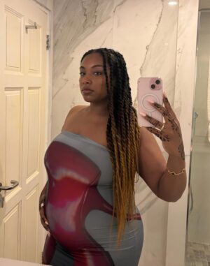Aida Osman Instagram - hot new mom emerges from piles of poopy diapers to post her baby moon pictures!