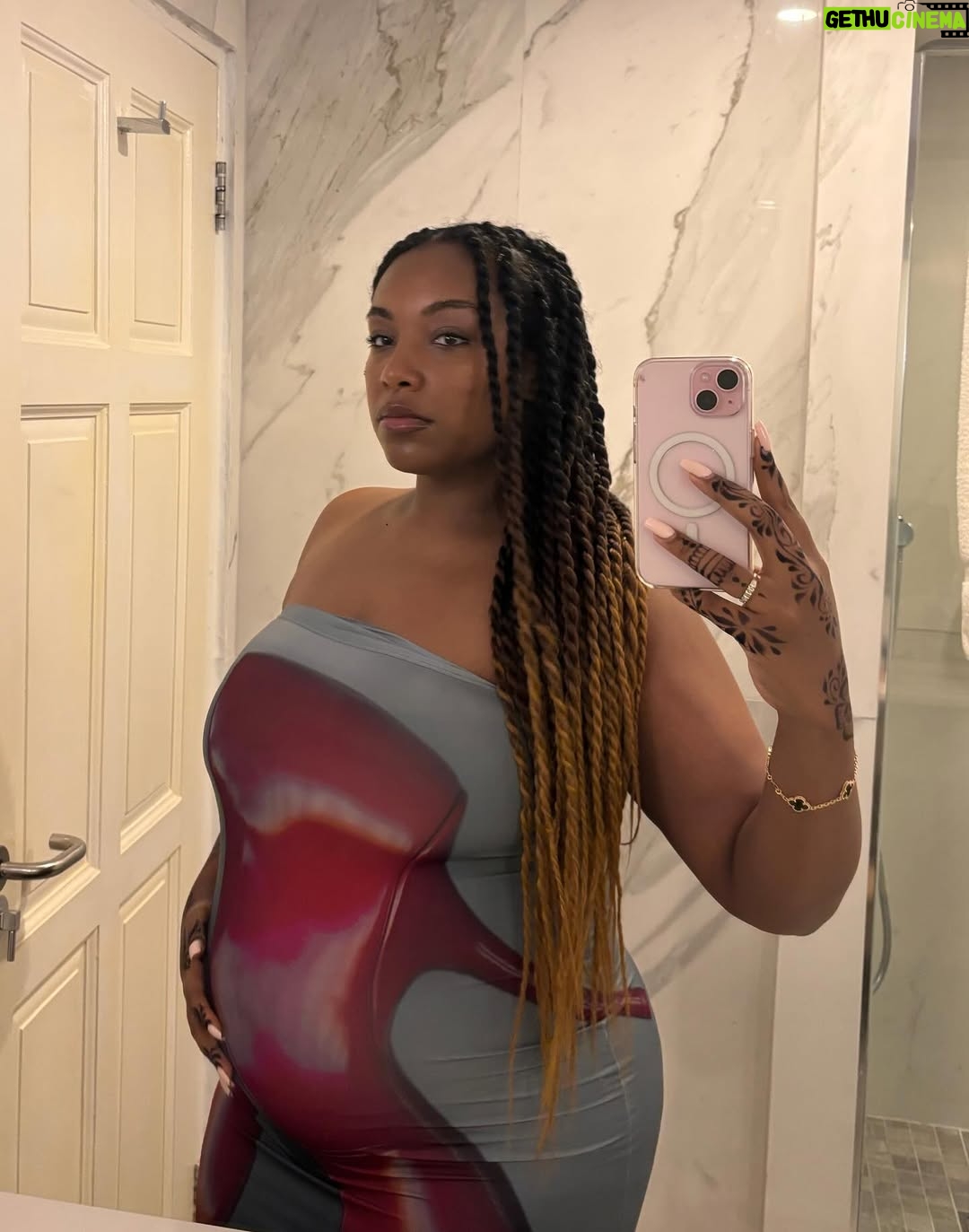 Aida Osman - 18.1K Likes - hot new mom emerges from piles of poopy diapers to post her baby moon pictures!